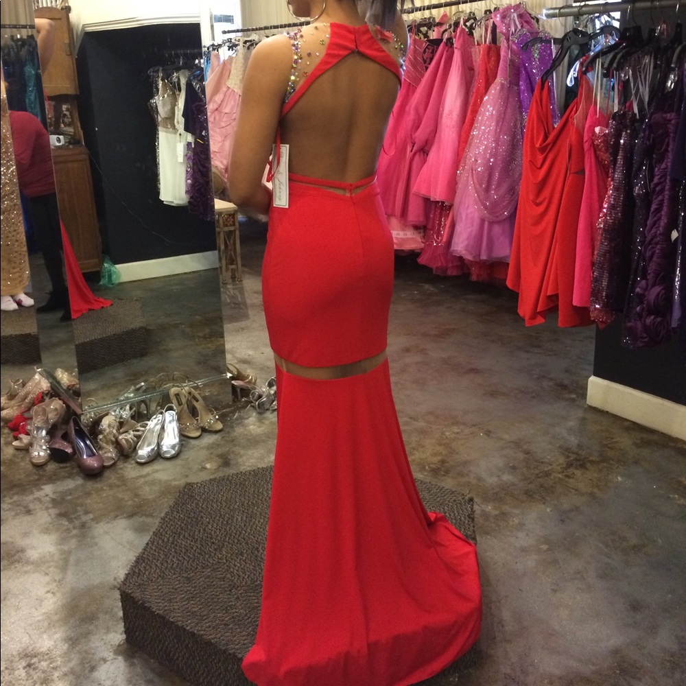 PROM DRESS - Picture 2 of 8